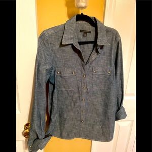 BANANA REPUBLIC CHAMBRAY BLOUSE - LARGE